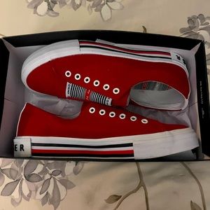 Like new! Tommy Hilfiger Womens 7.5 red canvas no tie shoe